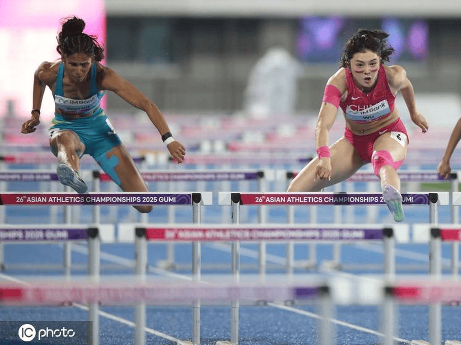 爱游戏体育-包含田径项目迎来高潮，选手斩获金牌的词条