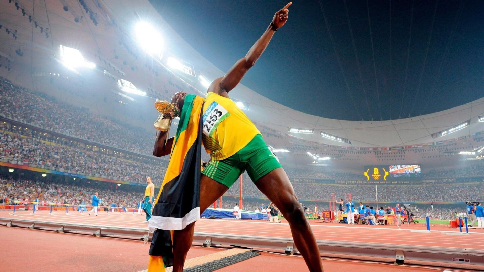 爱游戏体育-孔德攻防两端统治比赛，马德里竞技以节奏掌控终结AC米兰欧冠希望