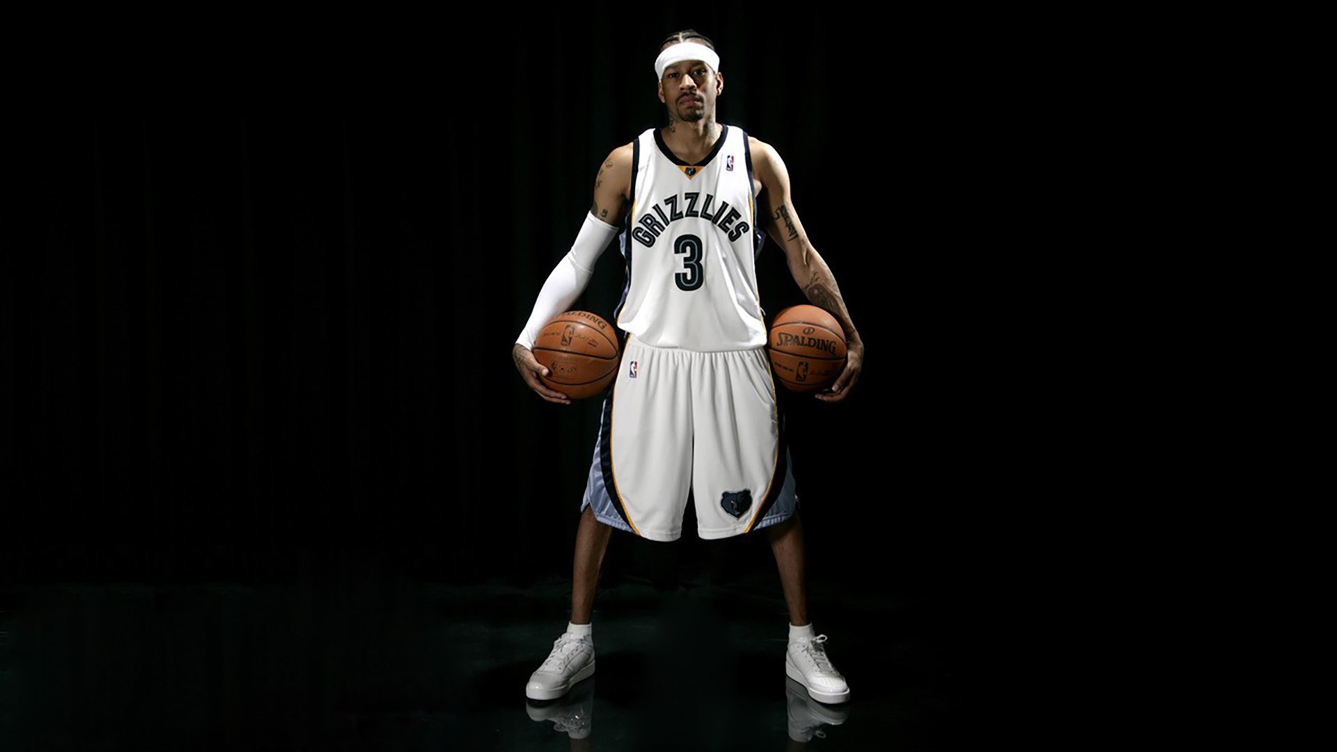 布克化身关键先生,湖人火力全开压制辽宁队