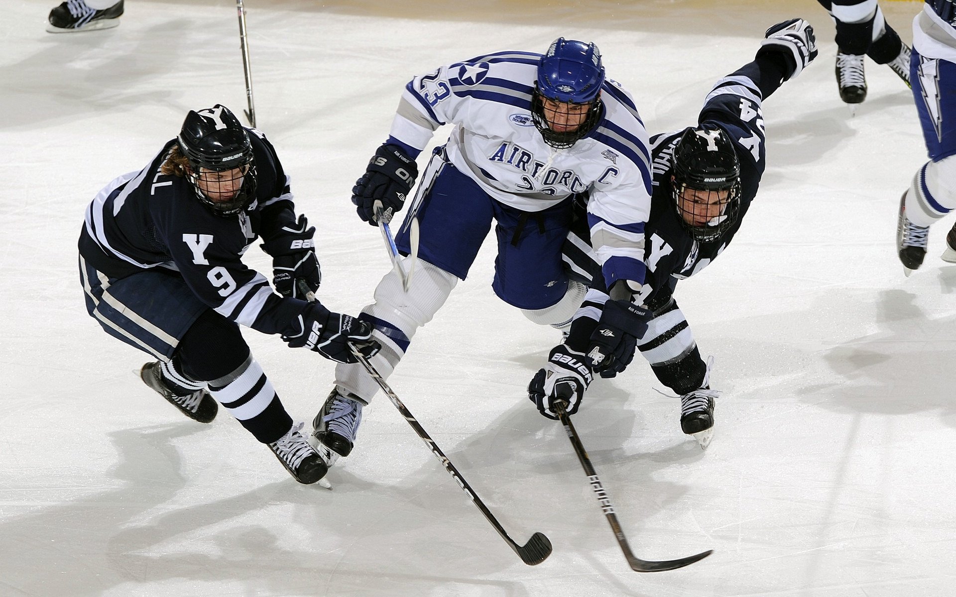 爱游戏官方-迈凯伦完胜梅赛德斯，皮亚斯特里刷新纪录，新时代的序章已悄然开启